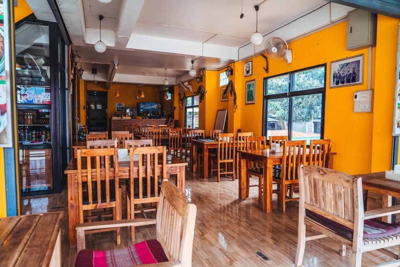 Vang Vieng Sunset Guesthouse & Restaurant ภายนอก รูปภาพ