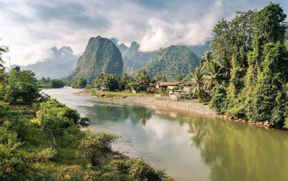 Vang Vieng Sunset Guesthouse & Restaurant ภายนอก รูปภาพ