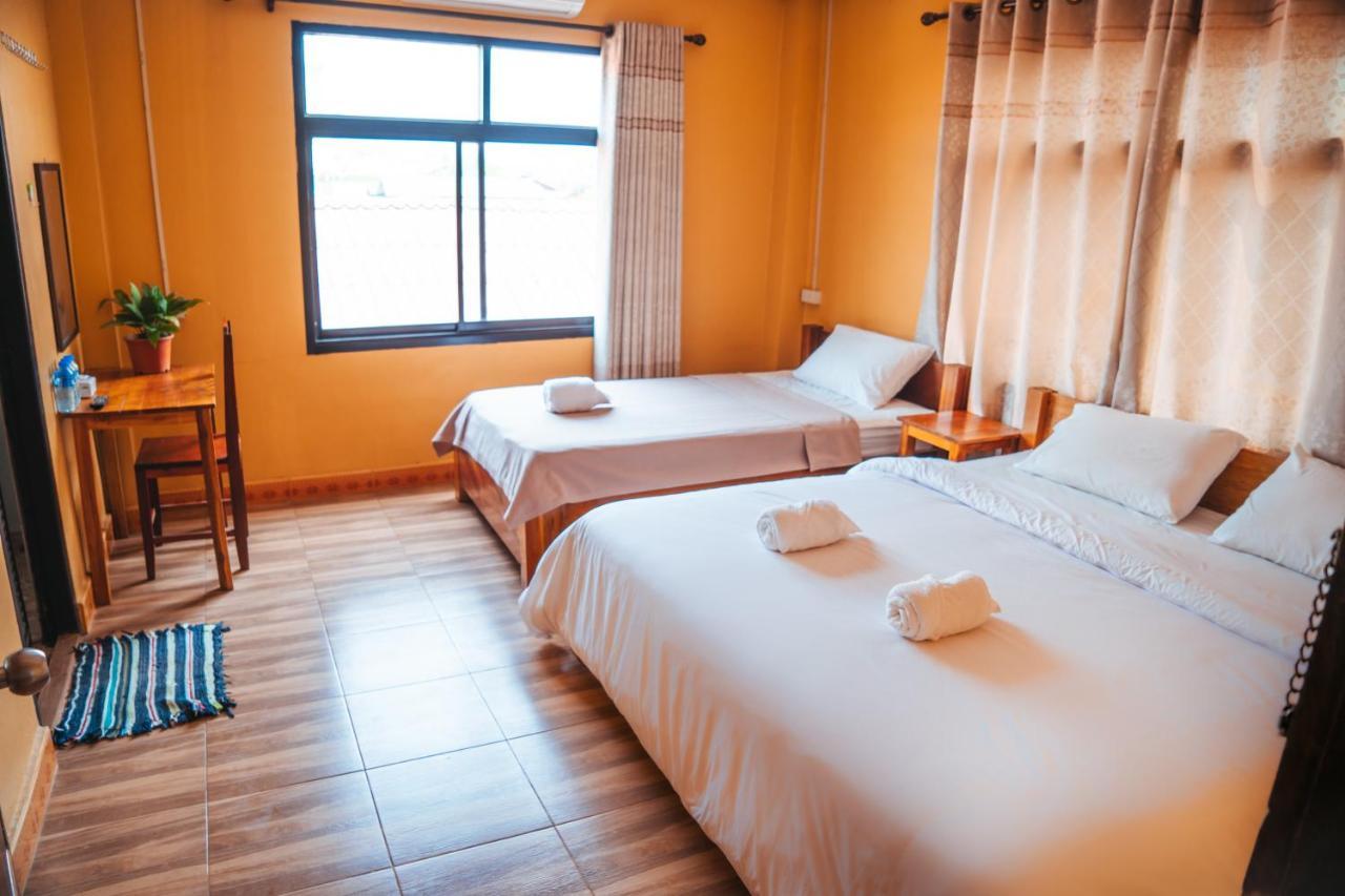 Vang Vieng Sunset Guesthouse & Restaurant ภายนอก รูปภาพ