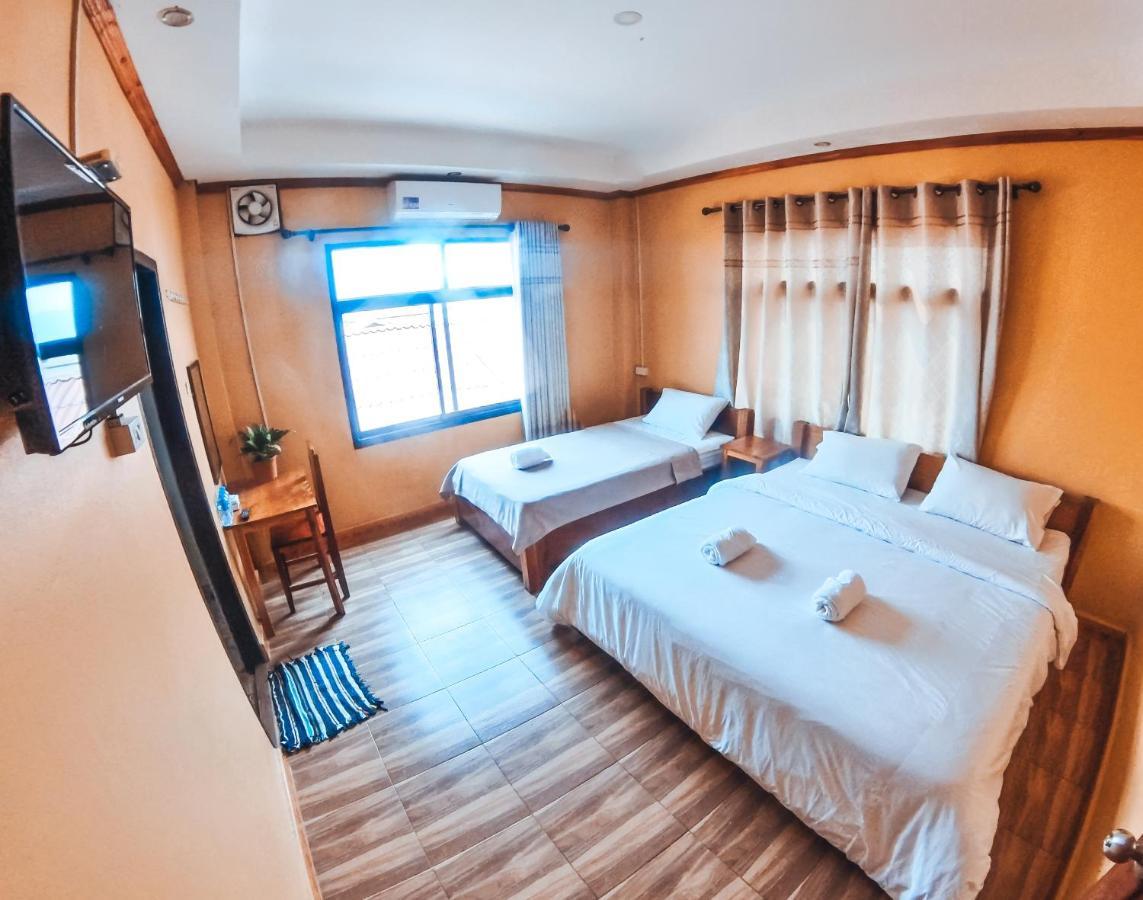 Vang Vieng Sunset Guesthouse & Restaurant ภายนอก รูปภาพ
