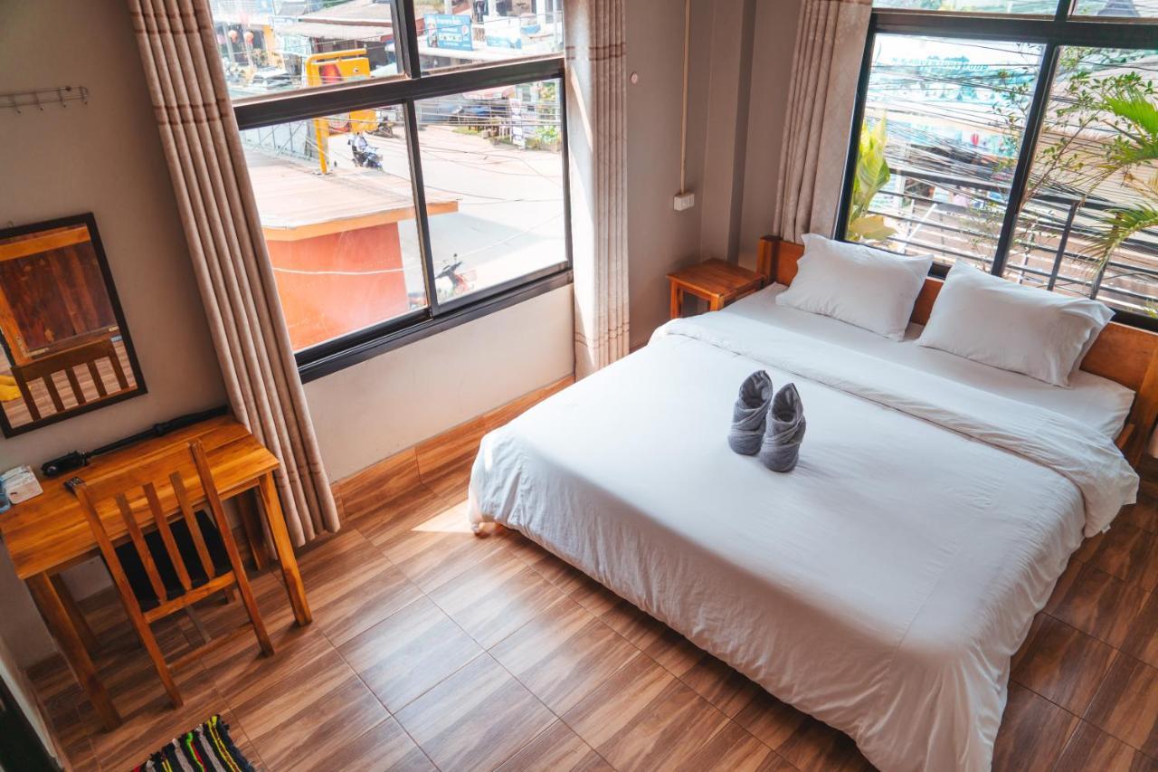 Vang Vieng Sunset Guesthouse & Restaurant ภายนอก รูปภาพ