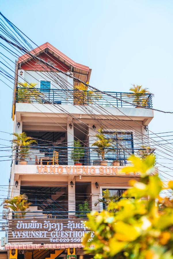 Vang Vieng Sunset Guesthouse & Restaurant ภายนอก รูปภาพ