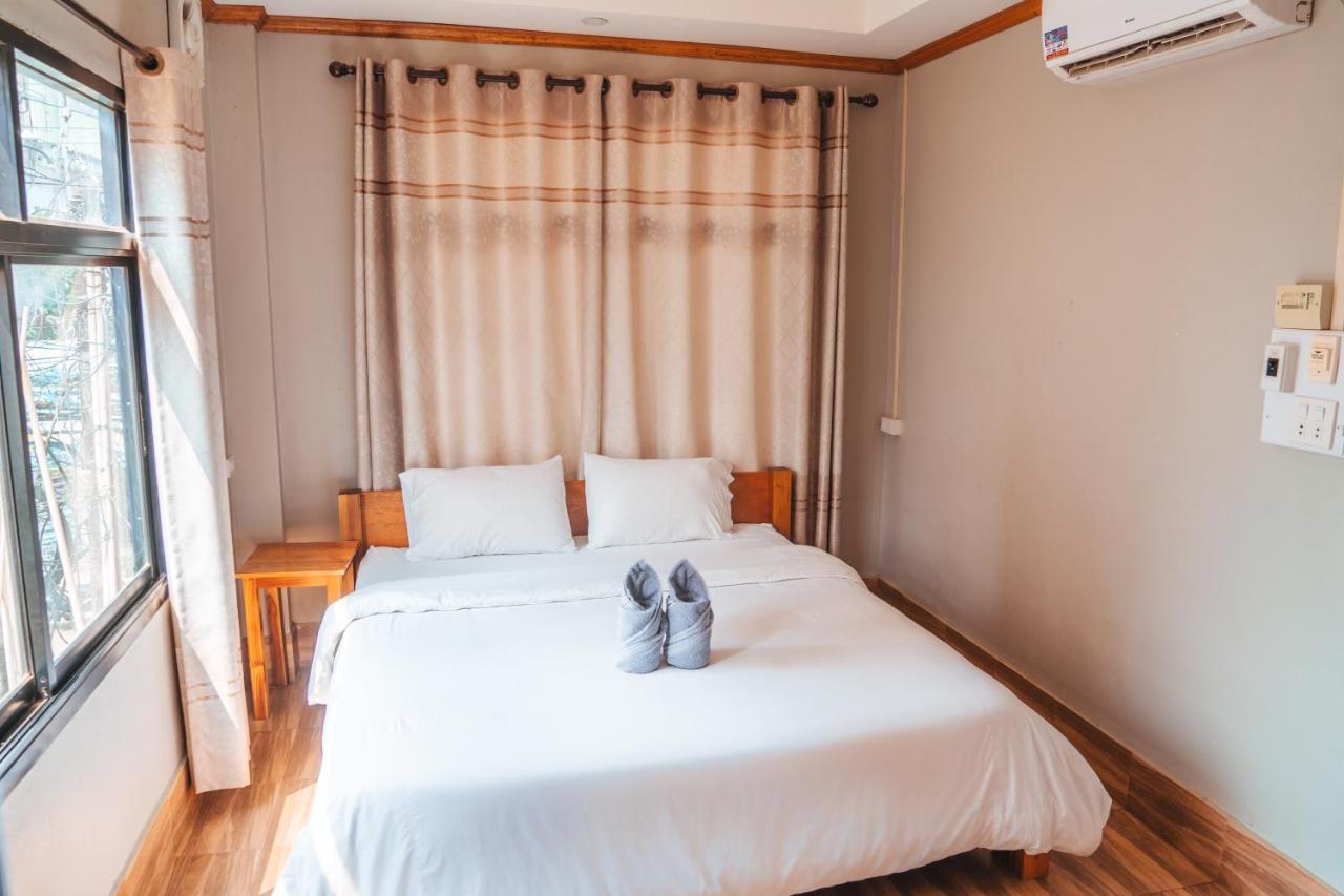 Vang Vieng Sunset Guesthouse & Restaurant ภายนอก รูปภาพ