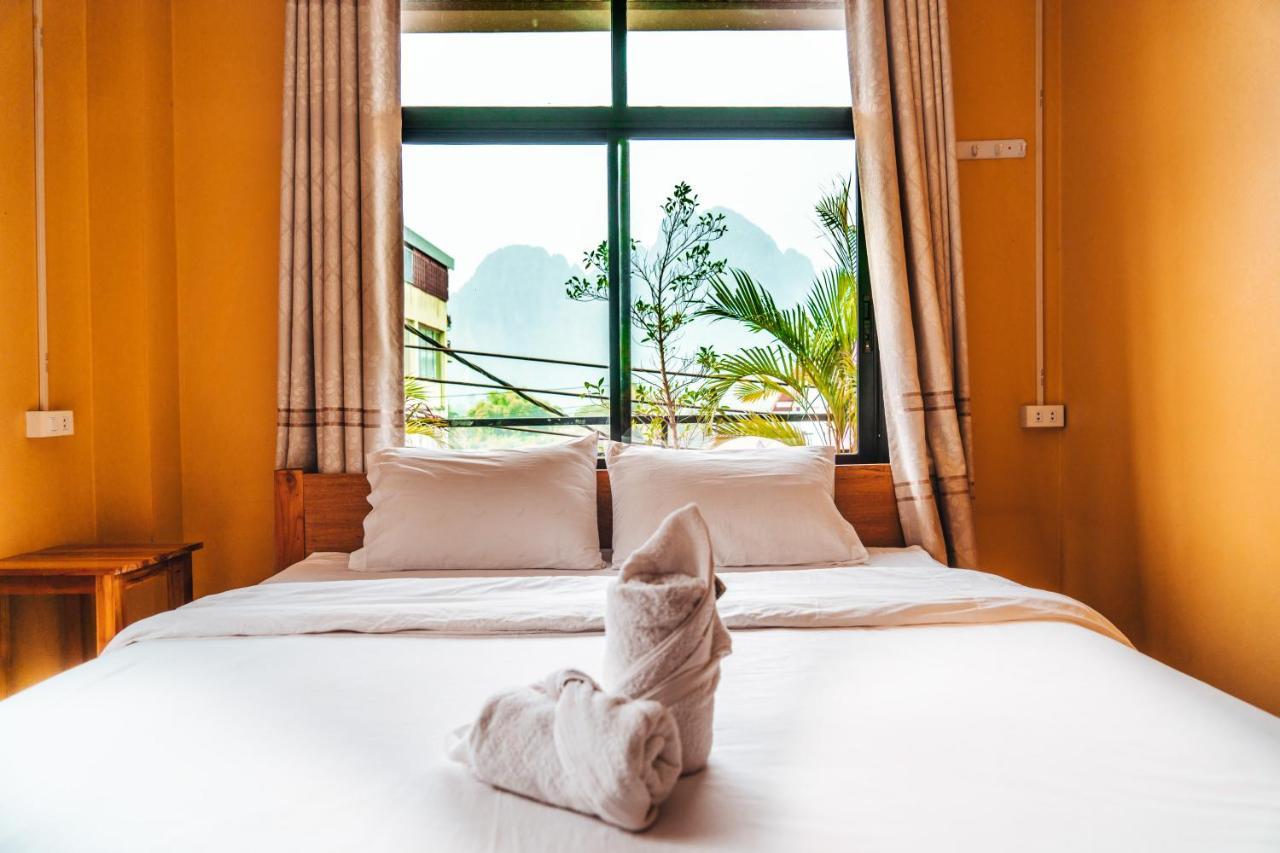 Vang Vieng Sunset Guesthouse & Restaurant ภายนอก รูปภาพ