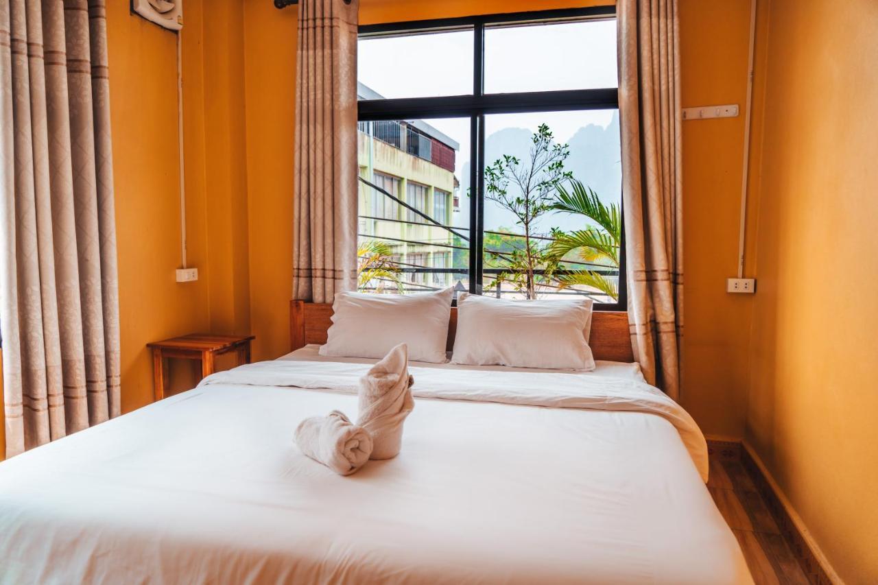 Vang Vieng Sunset Guesthouse & Restaurant ภายนอก รูปภาพ